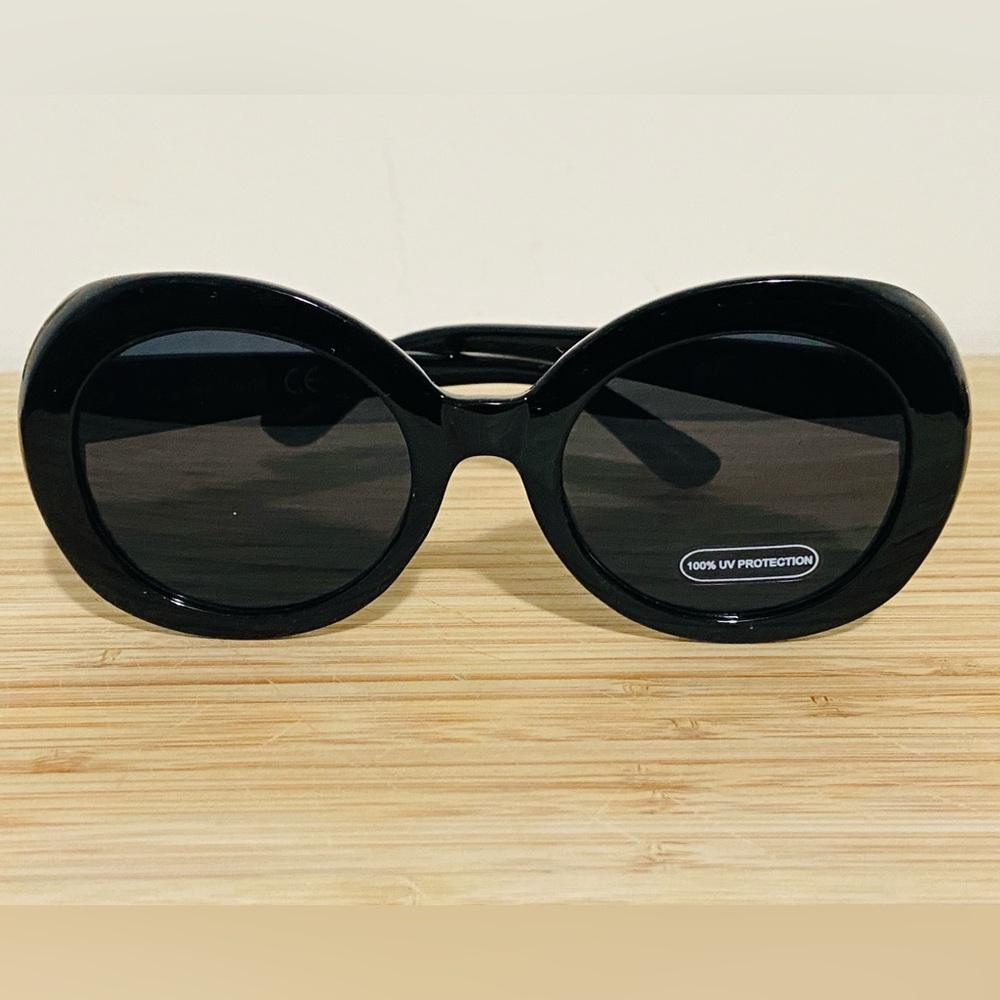 Chic Black Round Sunglasses
